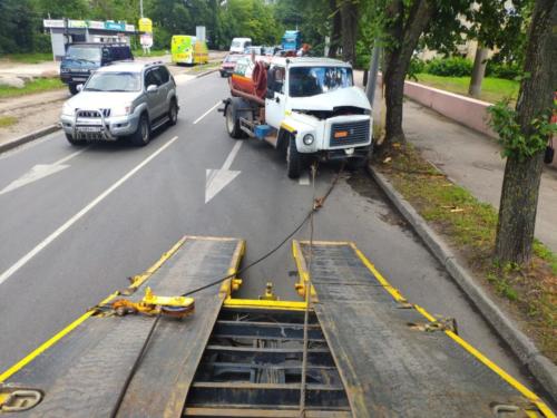 фото процесс эвакуации автомобиля 